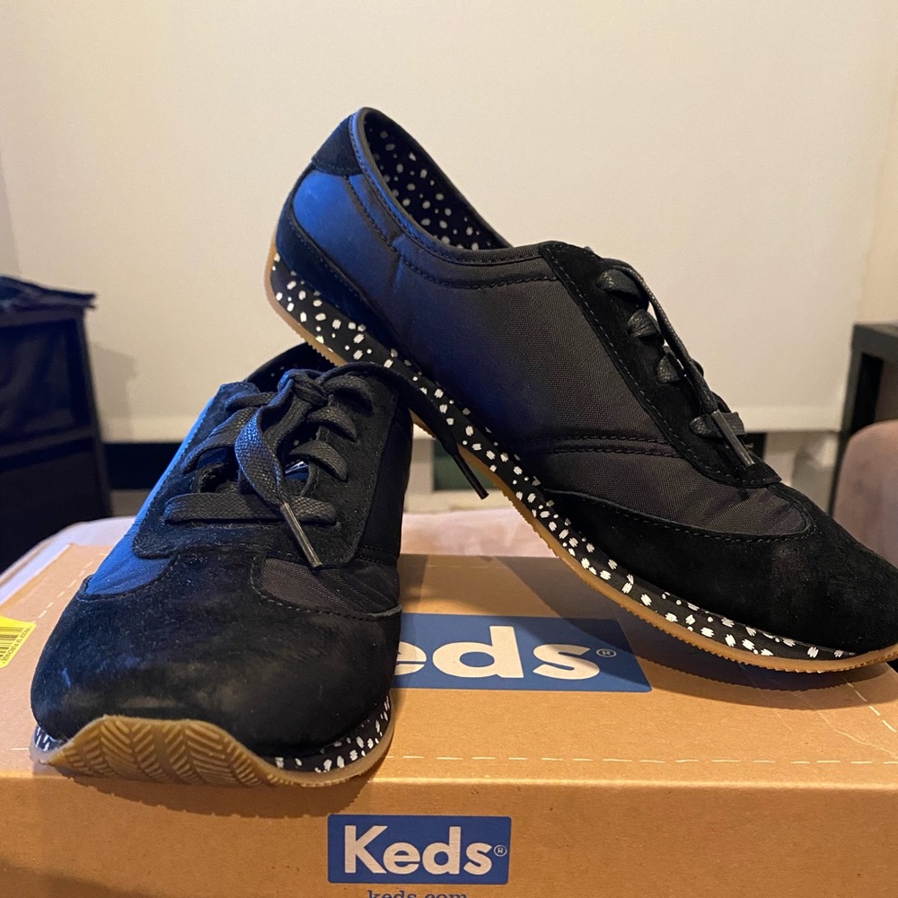 Black Dart T-Toe Keds